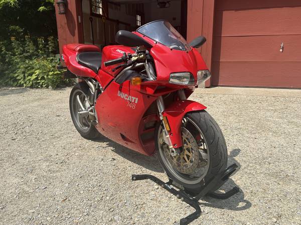 Ducati 748