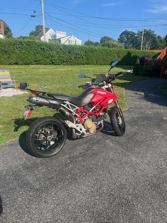 Ducati Hypermotard 1100S